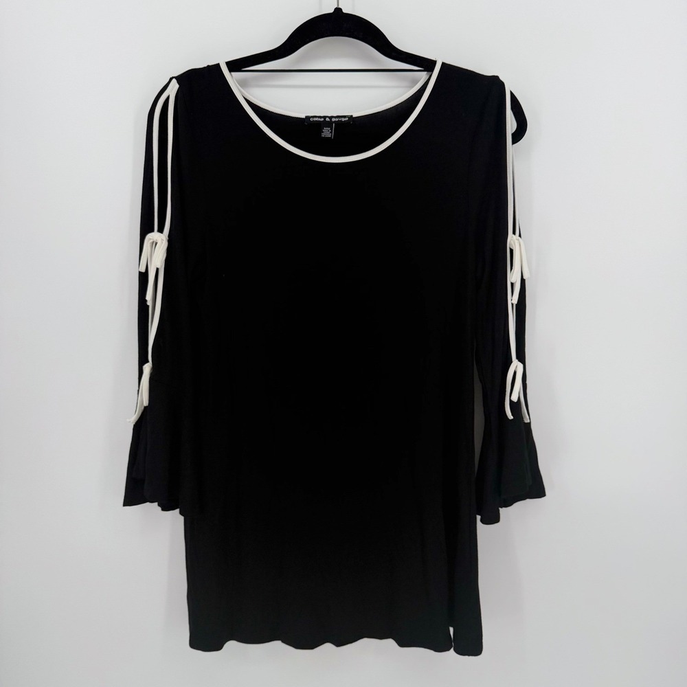 Cable & Gauge Black Cold Shoulder White Bows Bell Sleeve Top Medium EUC